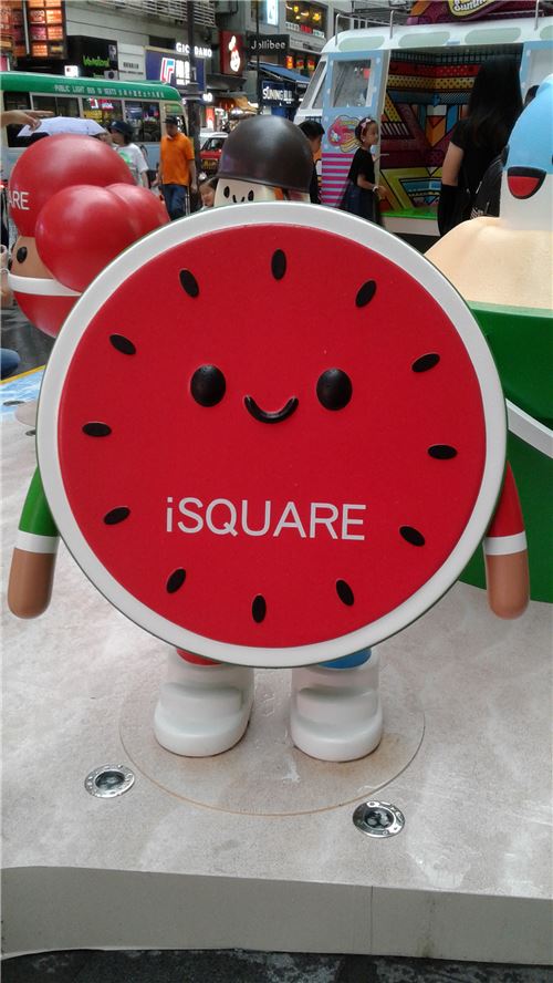 This watermelon looks a bit like a clock!
