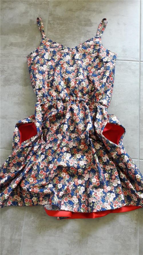 This dress is GORGEOUS!