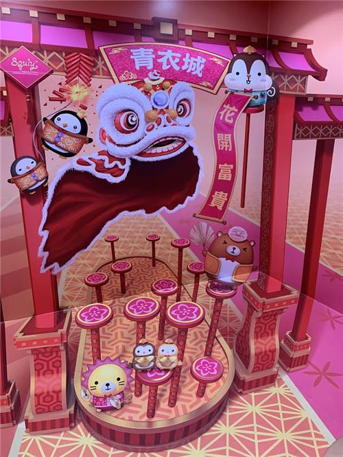 Wow! We love the color and detailed decorations! Wow! We love the color and detailed decorations!