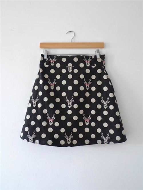Tilly and the Buttons  sewed a lovely skirt with our echino stag fabric