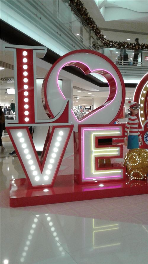 Love lights up the world! Love lights up the world!