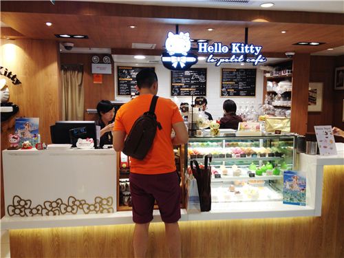 Hello Kitty Le petit Cafe can be found in the department store SoGo in Causeway Bay Hello Kitty Le petit Cafe can be found in the department store SoGo in Causeway Bay