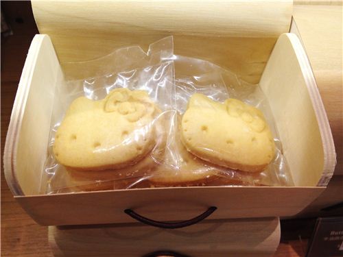 Super cute Hello Kitty biscuits Super cute Hello Kitty biscuits