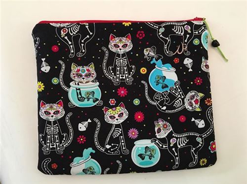 What a kawaii kitty pouch!