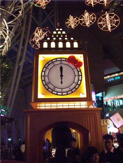 Sanrio's Big Ben with Hello Kitty ribbon Sanrio's Big Ben with Hello Kitty ribbon