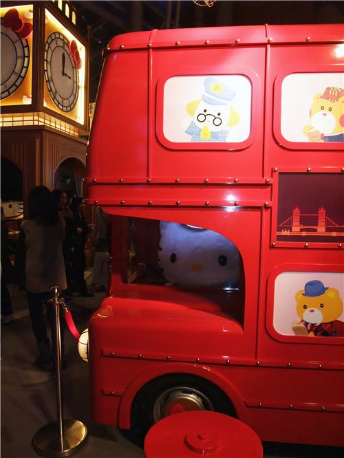 guess, who is the driver? Hello Kitty of course! guess, who is the driver? Hello Kitty of course!