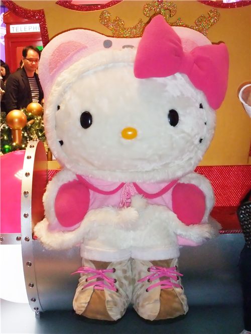 Hello Kitty dressed with pink winter clothes Hello Kitty dressed with pink winter clothes