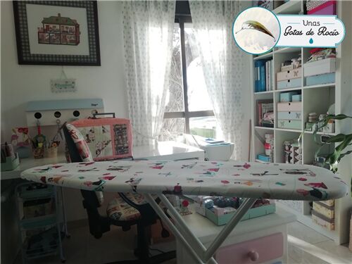 What a gorgeous sewing room!