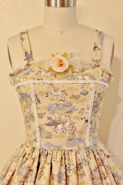 We love the flower embellishment!