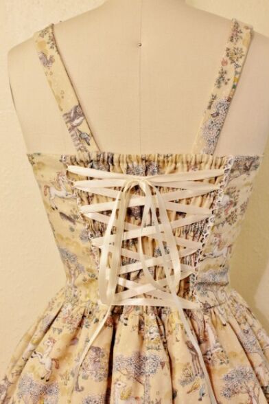 A closeup of the back with the ribbon!