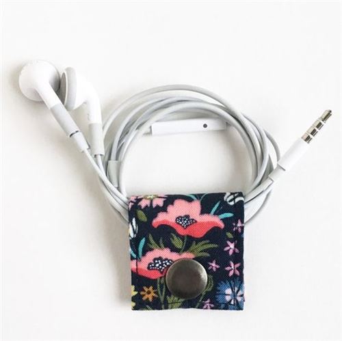 By michellepatterns.com, this is both cute and practical!