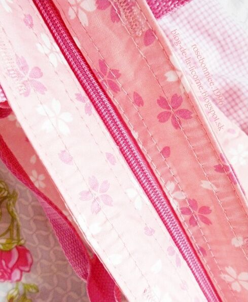 A closeup of the pretty bento bag