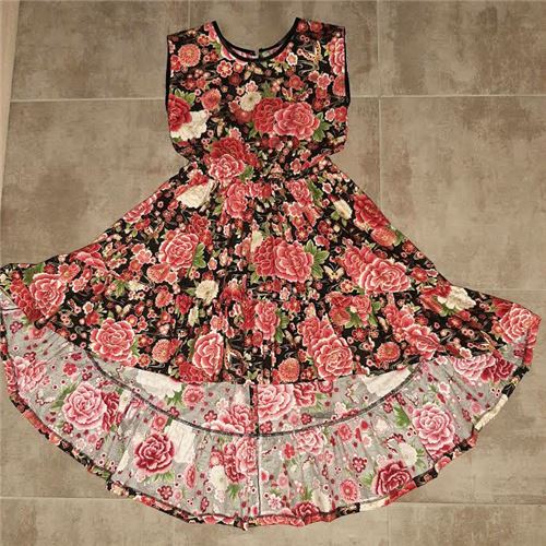 A look at the front of the dress! This photo and the 3 above are courtesy of thelittlestarfactory.eb A look at the front of the dress! This photo and the 3 above are courtesy of thelittlestarfactory.eb