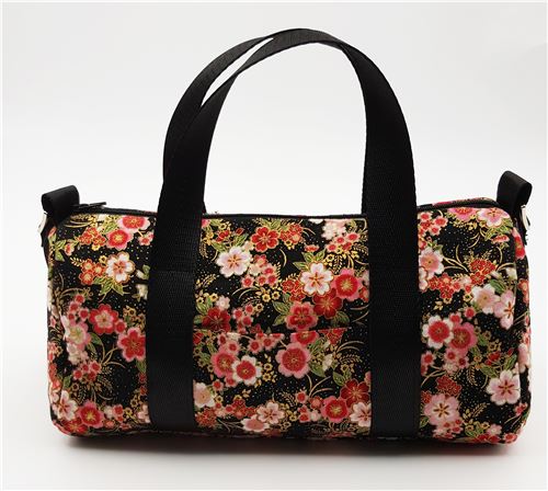 A handy mini duffel bag, by our own modes4u colleague who simply loves this fabric! A handy mini duffel bag, by our own modes4u colleague who simply loves this fabric!