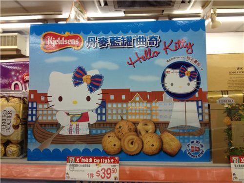 yummy looking Hello Kitty cookies @ 7-Eleven