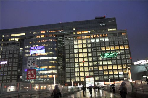 after our arrival we went to the nearby shopping mall Takashimaya Times Square 