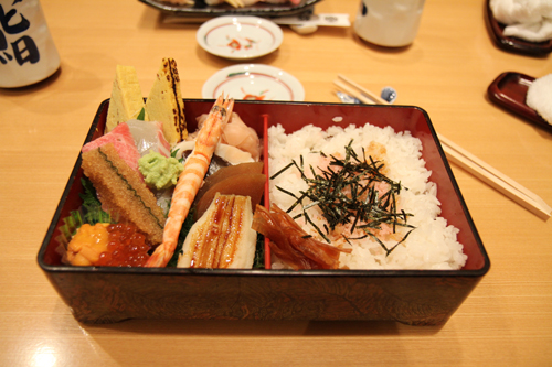 the sushi was SO good, we were surprised that it could be so much better than Hong Kong. I even like sea urchin (the yellow thing in the left corner of the box)