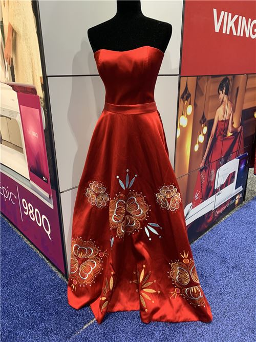 This dress is STUNNING!