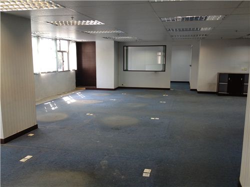 What a huge office area with 2 separated little offices
