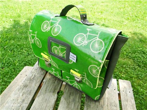 Les Bêtes de Céline made this green school bag with our echino laminate fabric cycling