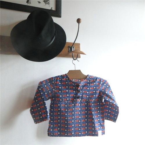 On the blog Les Bêtes de Céline we saw this wonderful boy's shirt