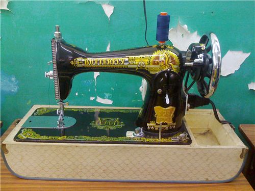 Unbelievable - Maggie learned to sew on this vintage sewing machine
